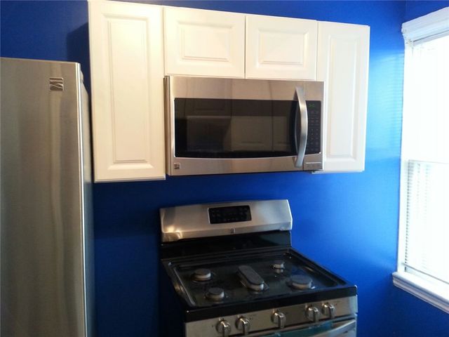 351 COUNTY Road, Barrington, RI 02806