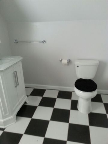 351 COUNTY Road, Barrington, RI 02806