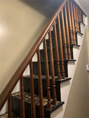 351 COUNTY Road, Barrington, RI 02806