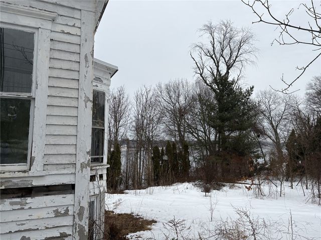 351 COUNTY Road, Barrington, RI 02806
