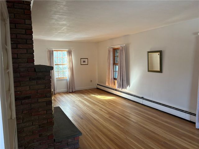 351 COUNTY Road, Barrington, RI 02806