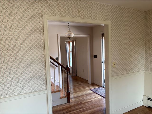 351 COUNTY Road, Barrington, RI 02806