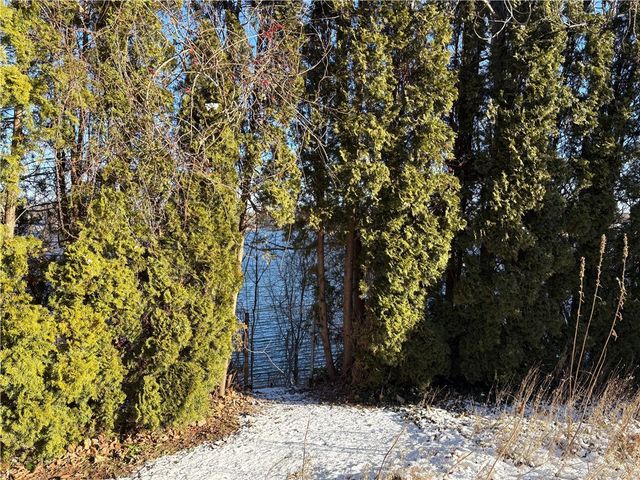 351 COUNTY Road, Barrington, RI 02806