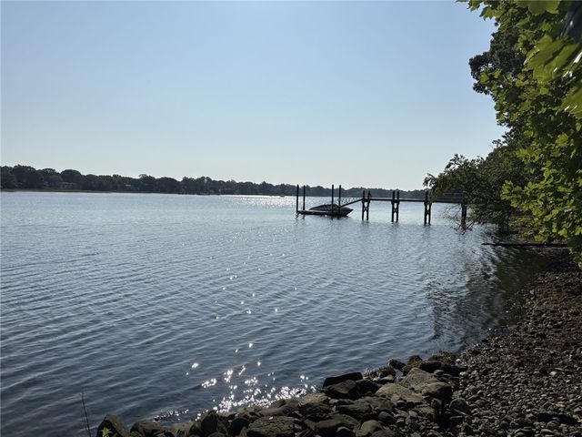 351 COUNTY Road, Barrington, RI 02806