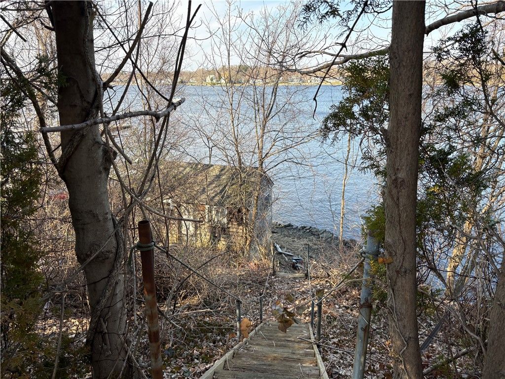 351 COUNTY Road, Barrington, RI 02806