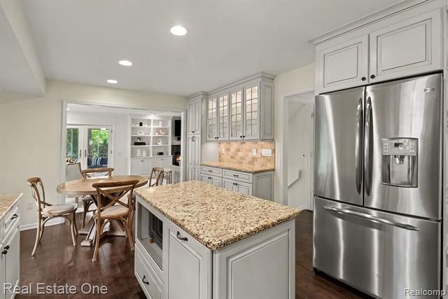 5963 Barnstable Court, West Bloomfield, MI 48322