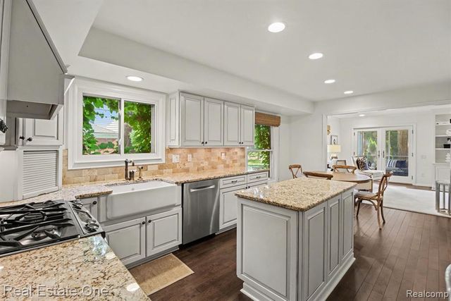 5963 Barnstable Court, West Bloomfield, MI 48322