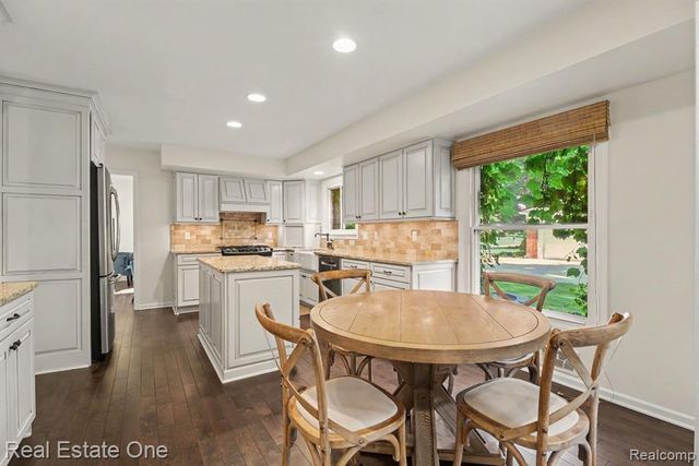 5963 Barnstable Court, West Bloomfield, MI 48322