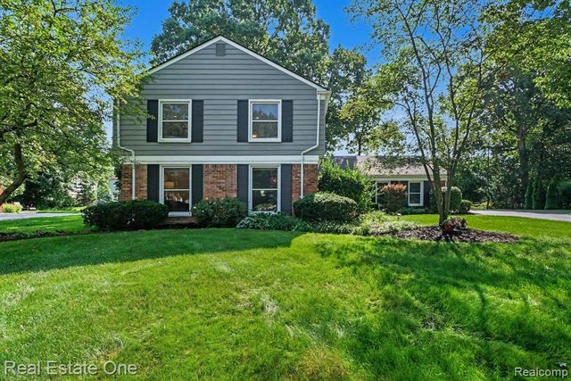 5963 Barnstable Court, West Bloomfield, MI 48322