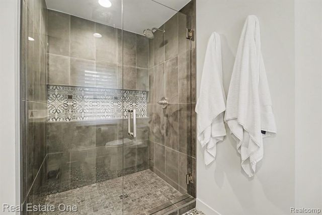 5963 Barnstable Court, West Bloomfield, MI 48322