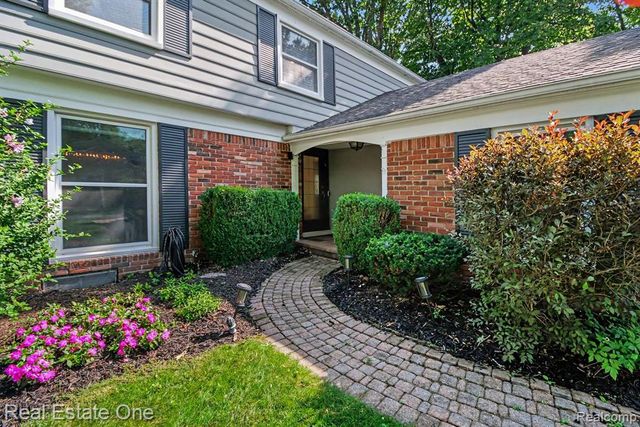 5963 Barnstable Court, West Bloomfield, MI 48322