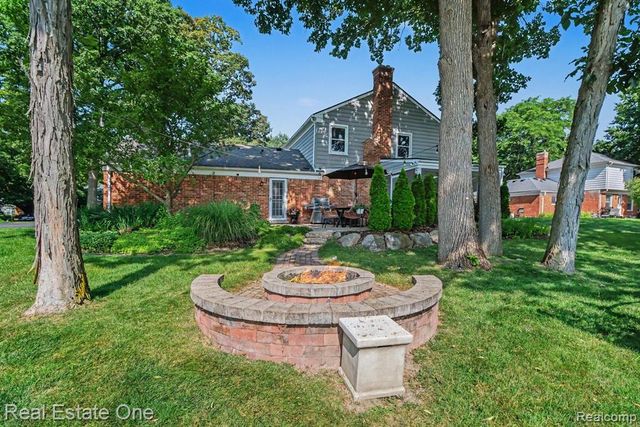 5963 Barnstable Court, West Bloomfield, MI 48322