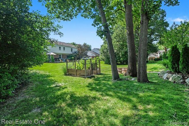 5963 Barnstable Court, West Bloomfield, MI 48322
