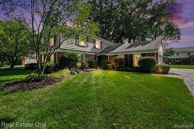 5963 Barnstable Court, West Bloomfield, MI 48322