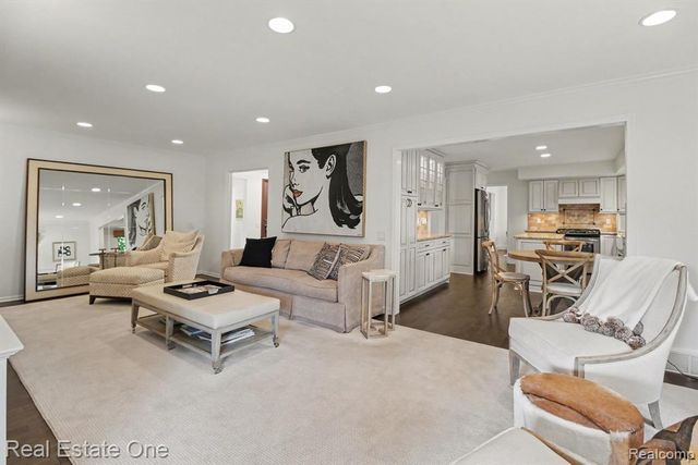 5963 Barnstable Court, West Bloomfield, MI 48322