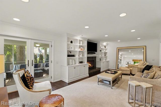 5963 Barnstable Court, West Bloomfield, MI 48322