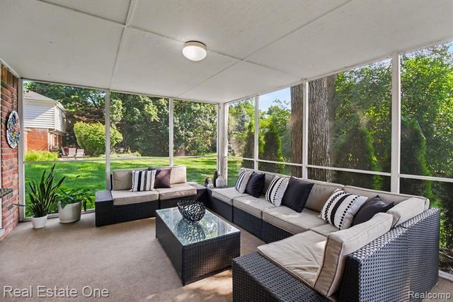 5963 Barnstable Court, West Bloomfield, MI 48322
