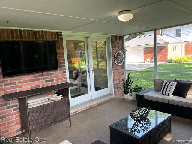 5963 Barnstable Court, West Bloomfield, MI 48322
