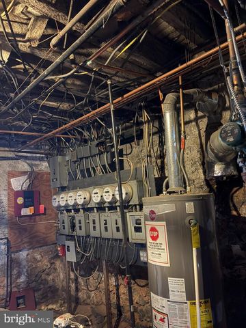 4408 LOCUST ST, Philadelphia, PA 19104