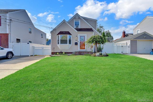 410 Clive Place, Oceanside, NY 11572