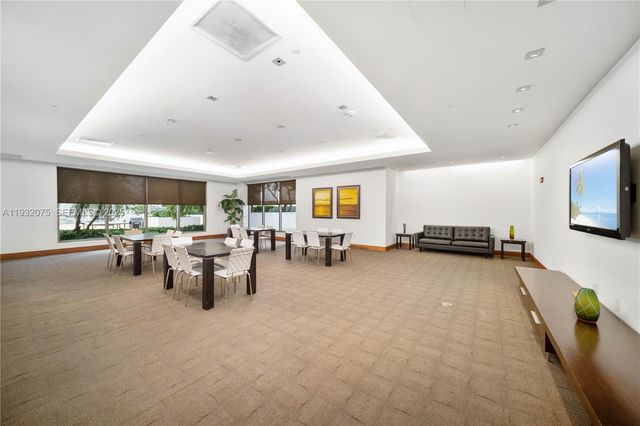 1050 Brickell Ave 3122, Miami, FL 33131