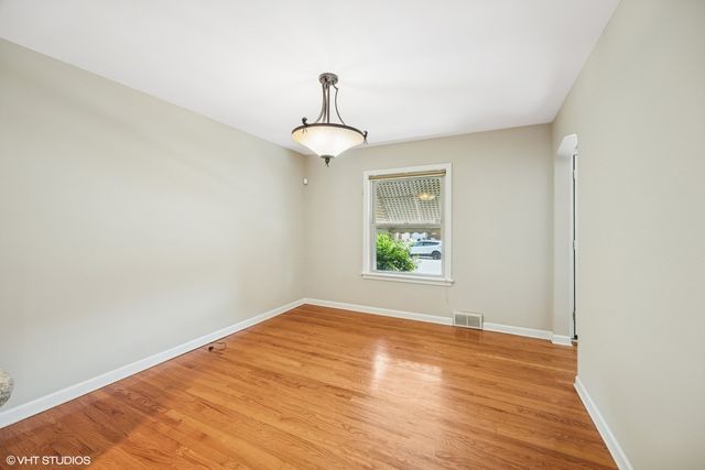 9326 S Millard Avenue, Evergreen Park, IL 60805
