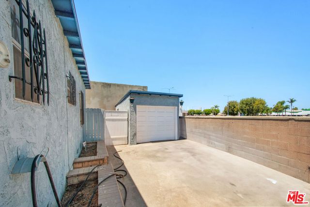 521 S Bullis Road, Compton, CA 90221