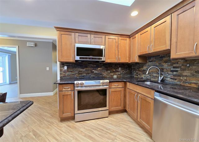 786 Hilltop Court, Coram, NY 11727