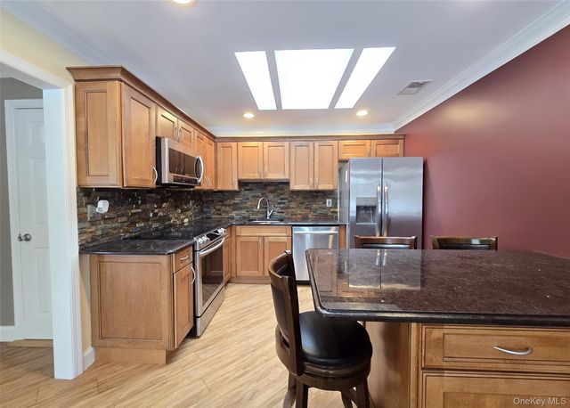 786 Hilltop Court, Coram, NY 11727