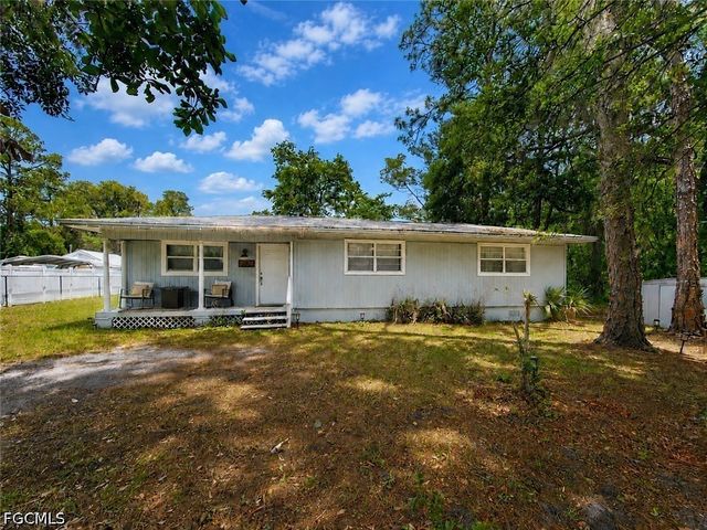 2524 NE 5th PL, Gainesville, FL 32641