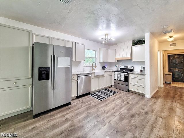 2524 NE 5th PL, Gainesville, FL 32641