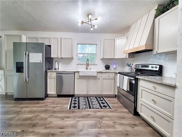2524 NE 5th PL, Gainesville, FL 32641