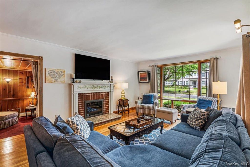 138 Locust Street, Garden City, NY 11530 — photo 4