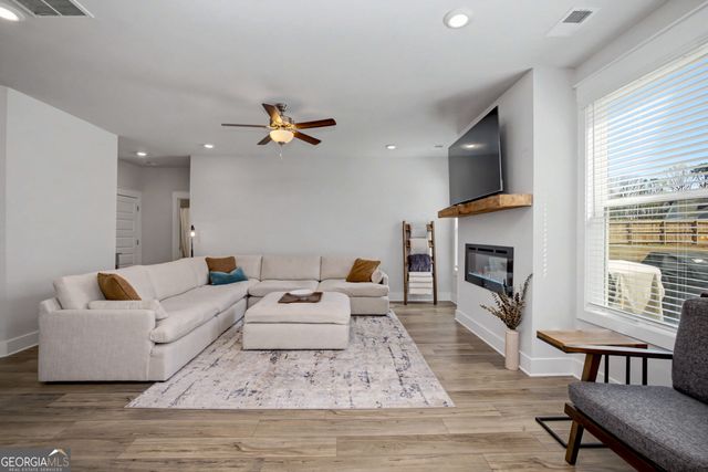 63 Whites Pond Road, Moreland, GA 30259