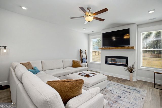 63 Whites Pond Road, Moreland, GA 30259