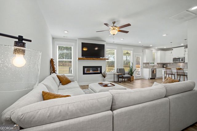 63 Whites Pond Road, Moreland, GA 30259