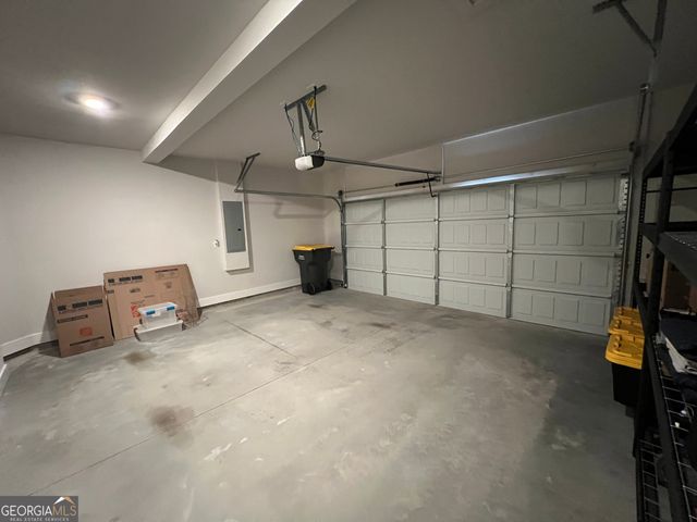 63 Whites Pond Road, Moreland, GA 30259