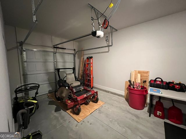 63 Whites Pond Road, Moreland, GA 30259