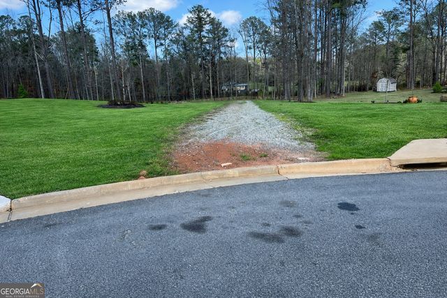 63 Whites Pond Road, Moreland, GA 30259