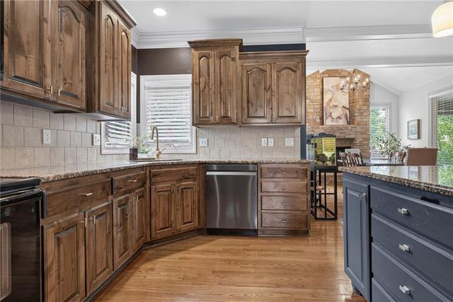 2929 SW Lewis Circle, Lee's Summit, MO 64081