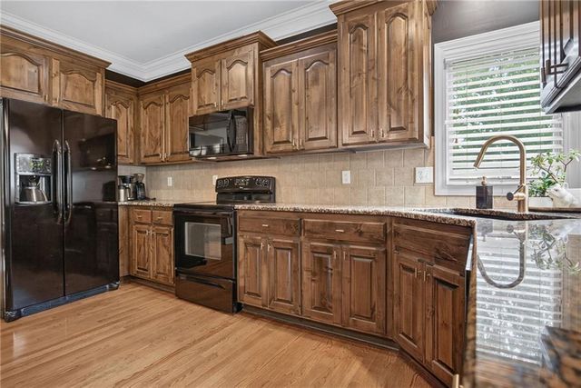 2929 SW Lewis Circle, Lee's Summit, MO 64081
