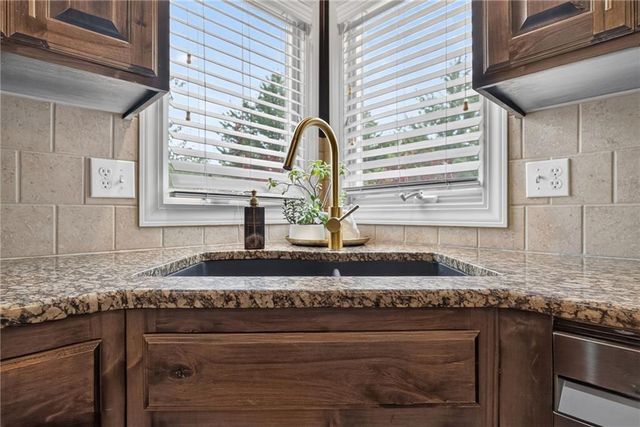 2929 SW Lewis Circle, Lee's Summit, MO 64081
