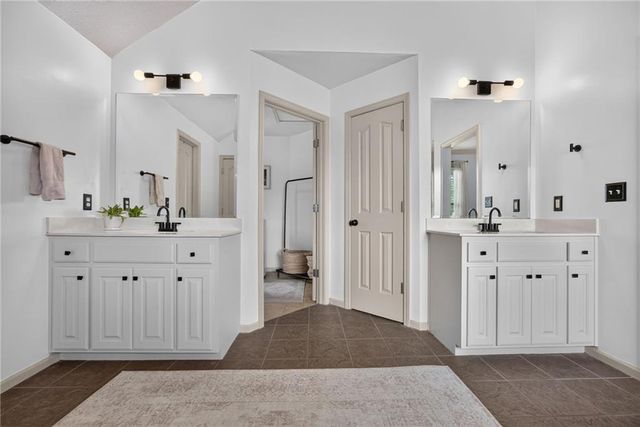 2929 SW Lewis Circle, Lee's Summit, MO 64081