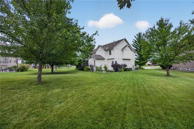 2929 SW Lewis Circle, Lee's Summit, MO 64081