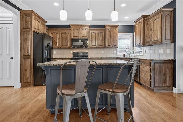 2929 SW Lewis Circle, Lee's Summit, MO 64081
