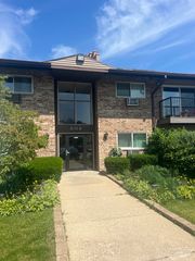 804 E Old Willow Road 108, Prospect Heights, IL 60070