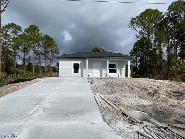 857 Bently ST E, Lehigh Acres, FL 33974