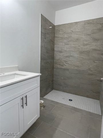 857 Bently ST E, Lehigh Acres, FL 33974