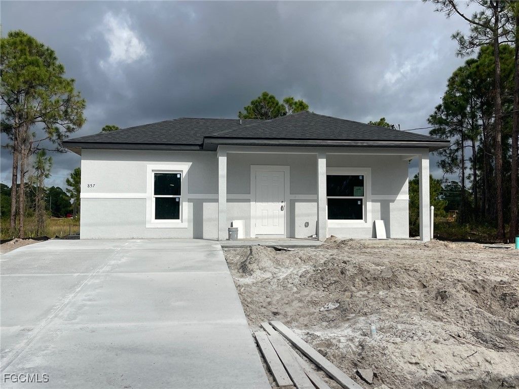 857 Bently ST E, Lehigh Acres, FL 33974