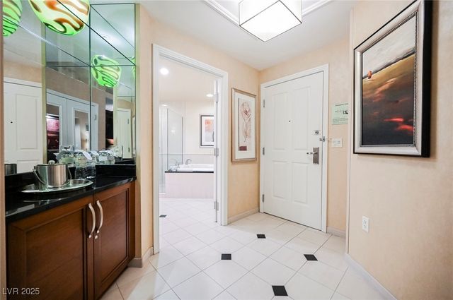 135 East HARMON Avenue 703, Las Vegas, NV 89109